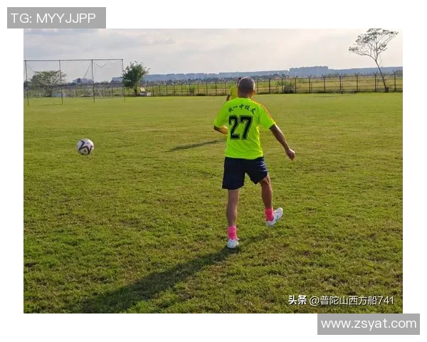 揭秘那些与足球明星签字的传奇人物和他们的故事